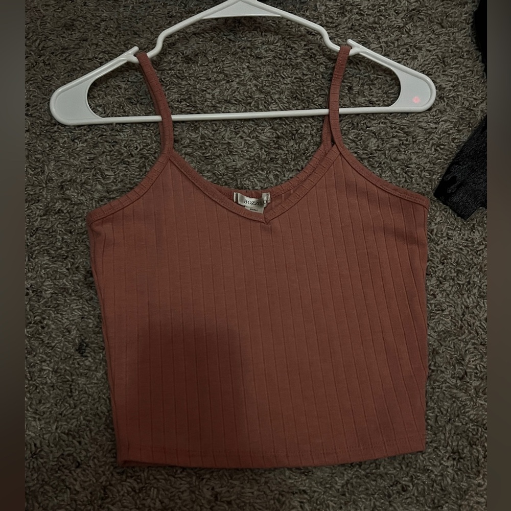 peach tank top